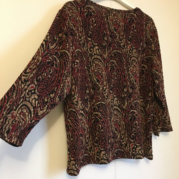 Festive Paisley Raised Texture Top - Picture 9 of 16